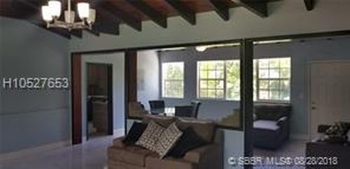 Foto del edificio - 9425 NW 2nd Pl