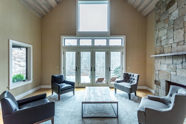 Foto del edificio - 8 River Bend Ln