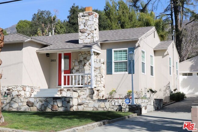 Foto del edificio - 2851 Fairmount Ave