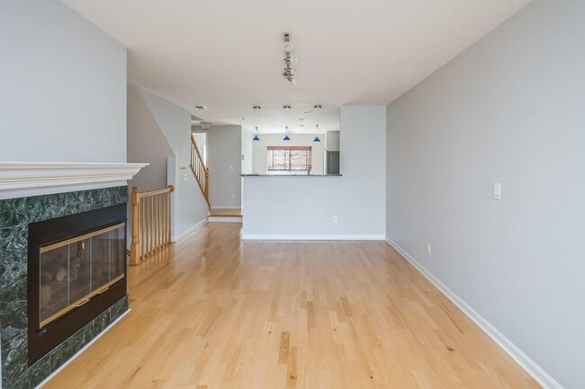Building Photo - 123 Northview Ct