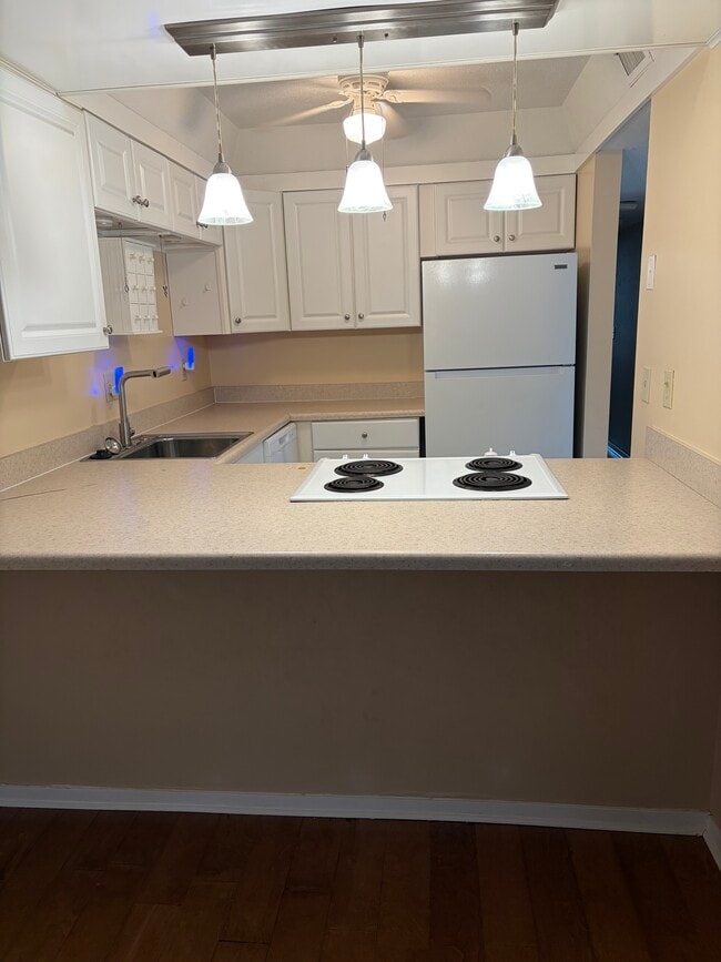 Photo - 6617 Poplar Ave Apartment