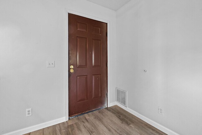 Foto del edificio - 16 acre farm property recently renovated!