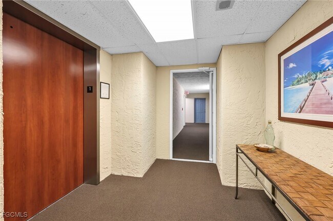 Foto del edificio - 2885 Palm Beach Blvd