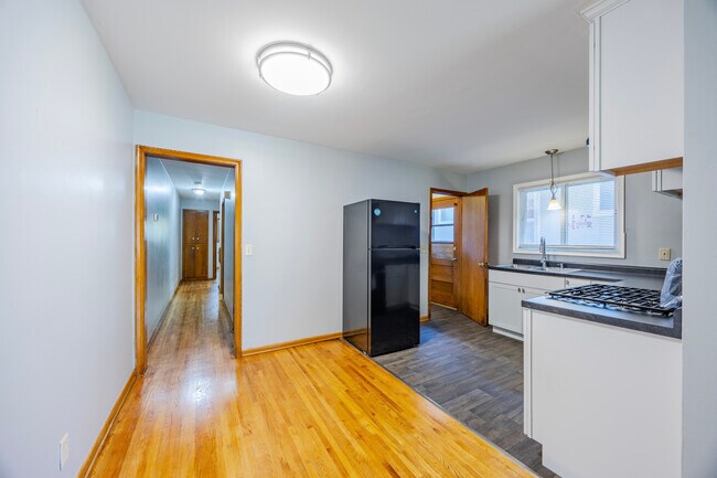 Foto del edificio - 5751 Xerxes Ave S