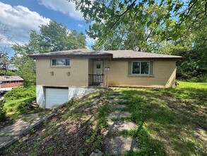 Building Photo - 251 Selvin Dr