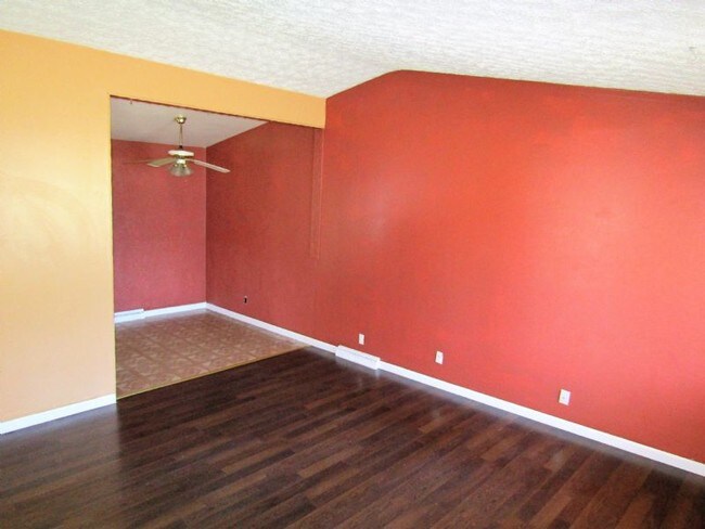Building Photo - 1406 Alphada Ave
