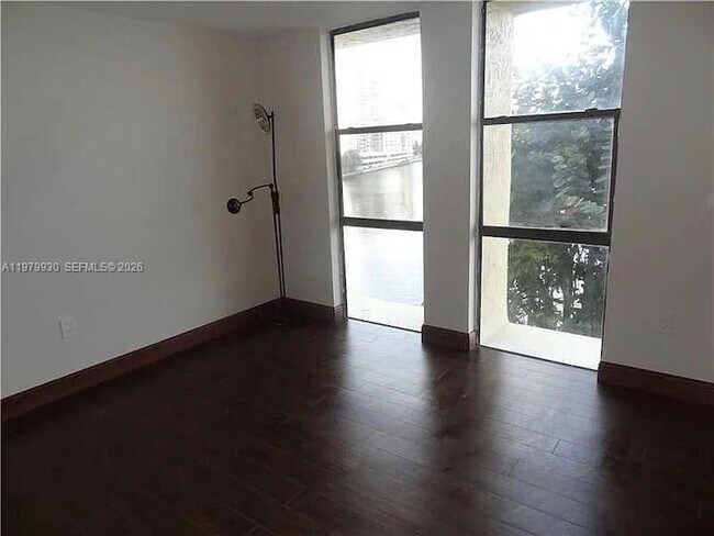 Foto del edificio - 17500 N Bay Rd