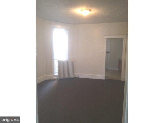 Building Photo - 3 Bedroom Home