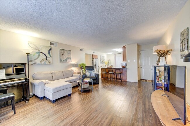 Building Photo - 1901 S Voss Rd