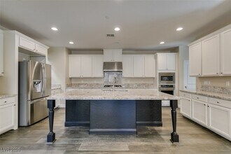 Building Photo - 2497 Birch Hollow St