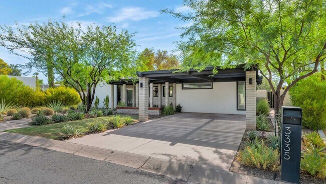 Foto del edificio - 3335 N Rose Cir Dr