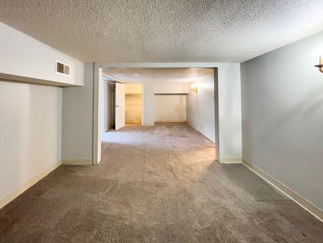 Foto del edificio - Short walk to Ball State!