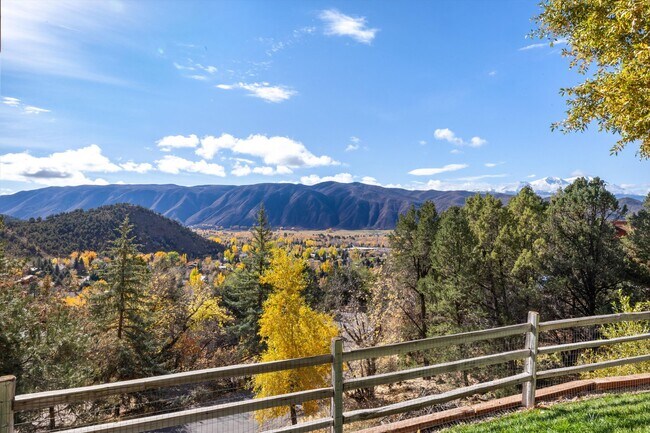 Building Photo - 641 Pinon Dr