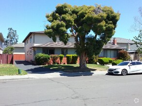 Building Photo - 651 Belladonna Ct