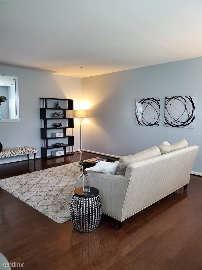 Building Photo - 3 br, 2.5 bath Townhome - 600 Chance Pl
