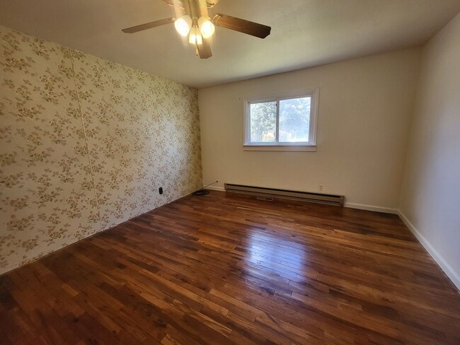 Building Photo - Home in Riverton