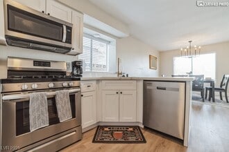 Building Photo - 884 Carnival Ave