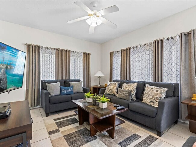 Building Photo - 113 Pompano Beach Dr
