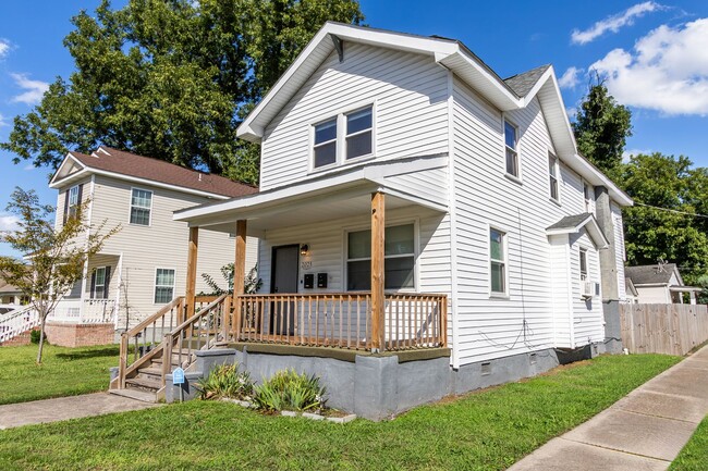 Photo - 2025 Peach St Apartment