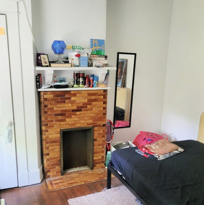 Foto del edificio - 5828 Beacon St