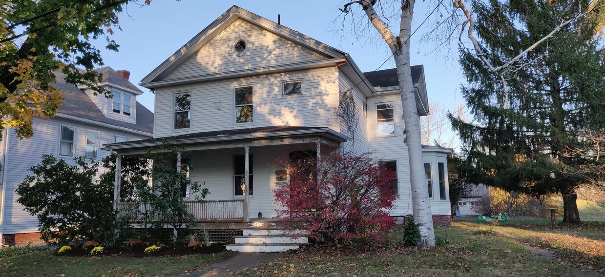 Primary Photo - 30 Williams St
