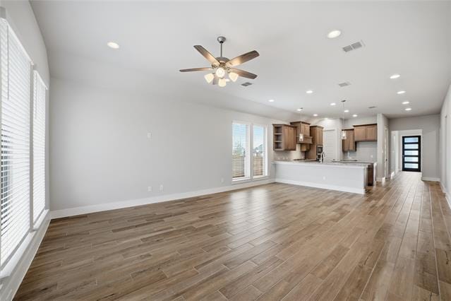 Foto del edificio - 3053 Elmwood St