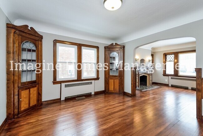 Foto del edificio - 19457 Purnell Avenue