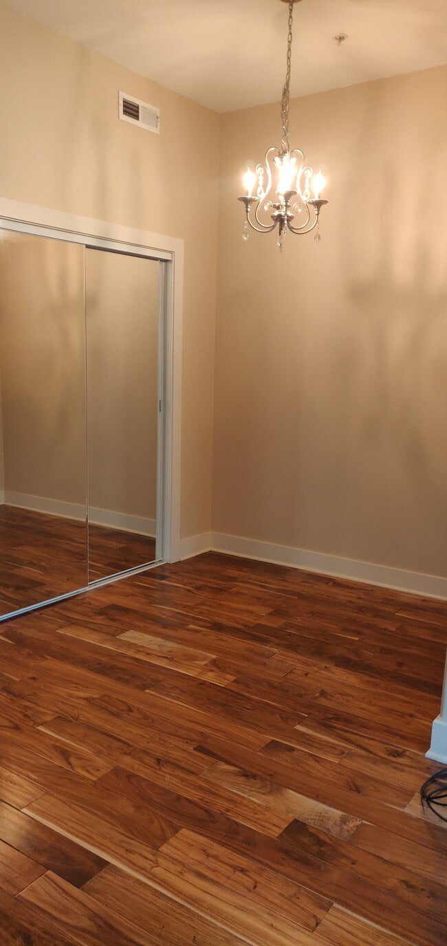 Building Photo - 600 Albert St