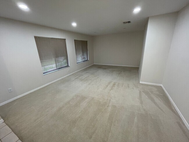 Building Photo - 3 Bedroom/2 Bathroom SFH in River Run Sout...