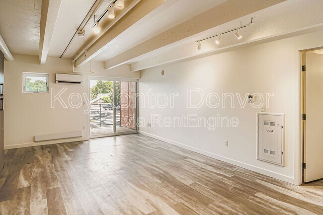 Foto del edificio - 1495 Vrain St
