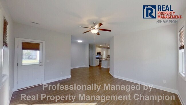 Foto del edificio - Beautiful Home in Hampstead on Spacious Lot