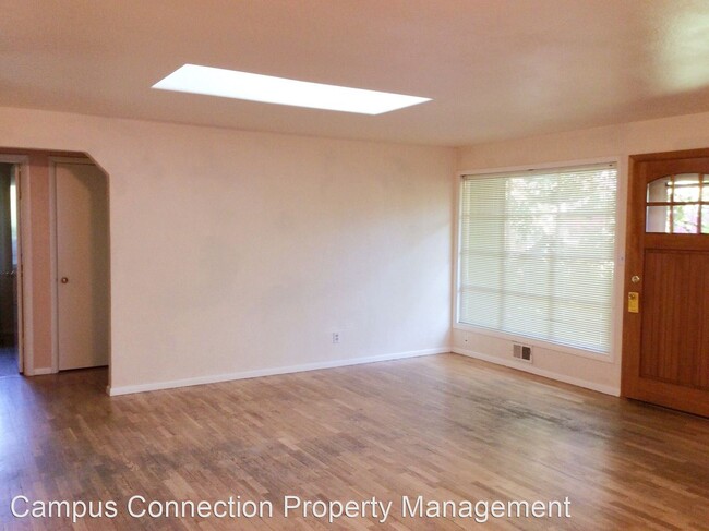 Building Photo - 4 br, 1 bath House - 660 E 22nd