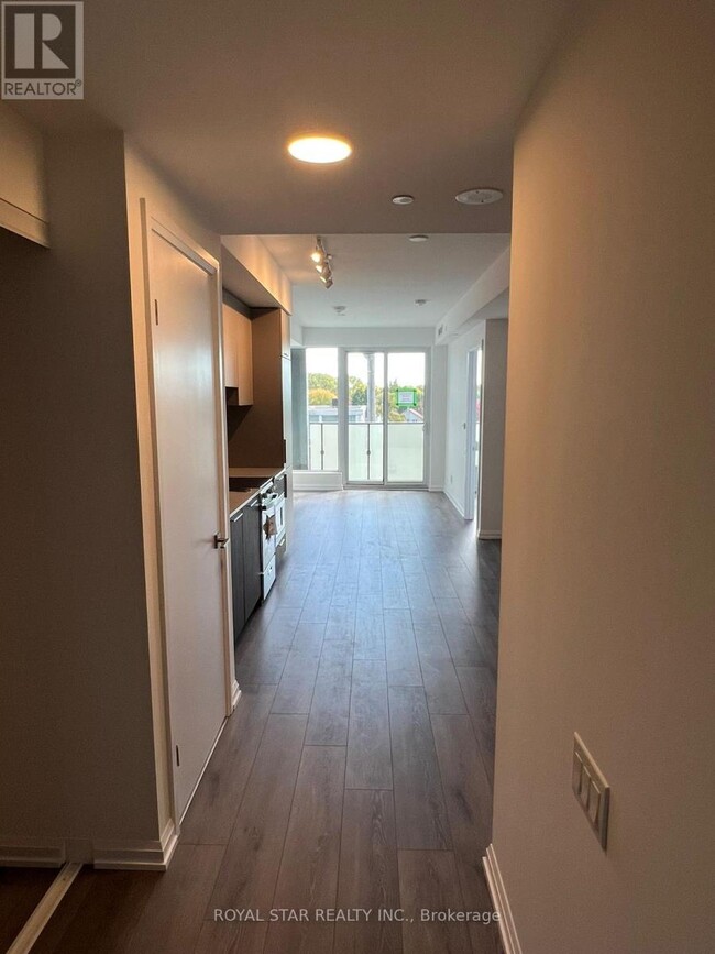 Photo du bâtiment - 4208-4208 Dundas St W