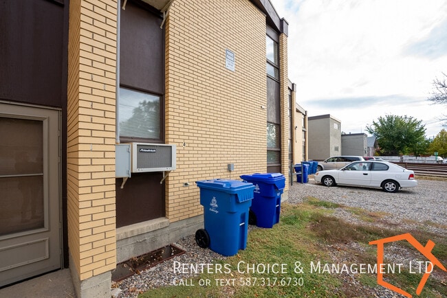 Building Photo - Second Floor Apartment with Assigned Parki...