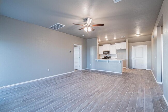 Foto del edificio - 1626 Highland Loop