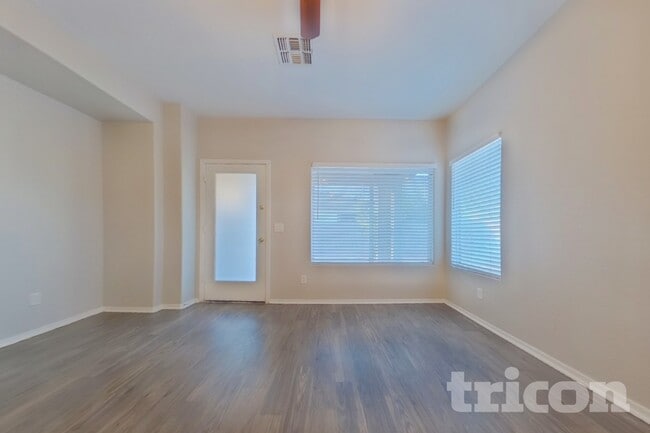 Foto del edificio - 11717 W Jackson St