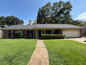 Building Photo - 2016 Eden Dr
