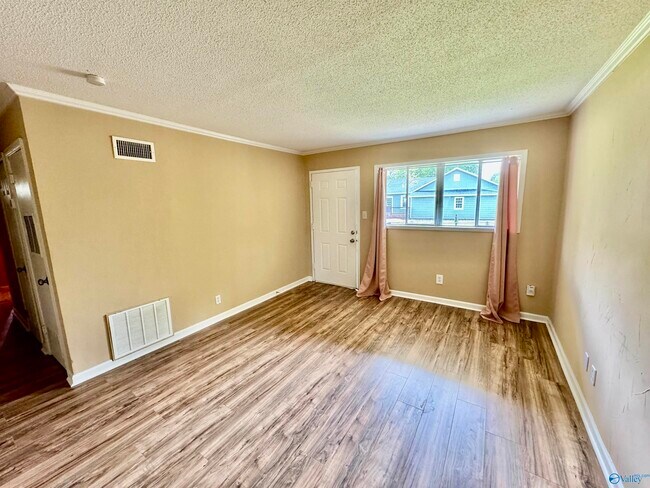 Foto del edificio - 3508 Spruce Ave SW