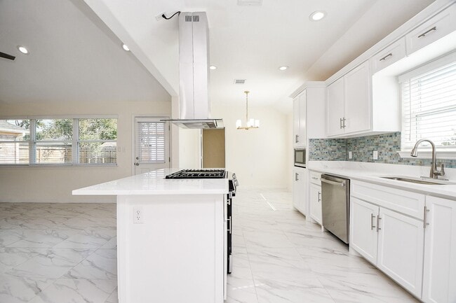 Building Photo - 10402 Kirkhall Dr