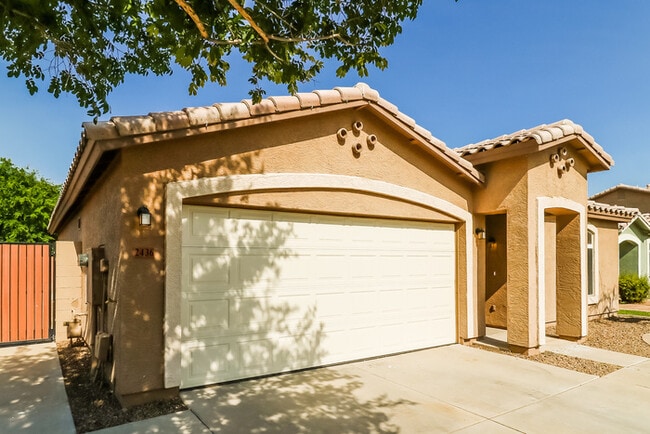 Building Photo - 2436 S 71st Dr