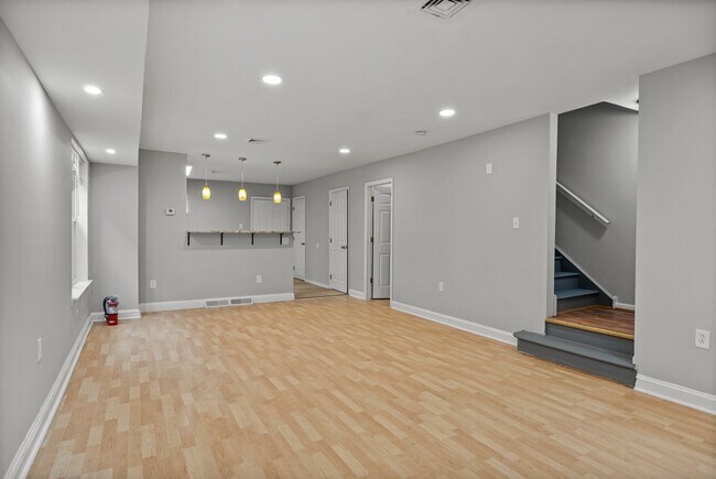 Foto del edificio - ???LARGE 3 BEDROOMS AND 1.5 BATH HOME LOCA...