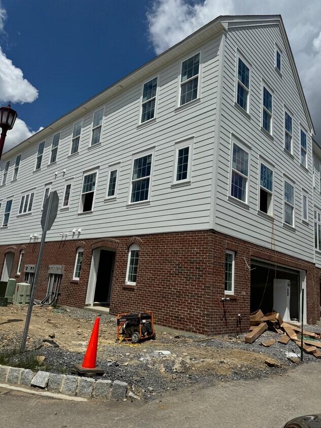 Front View - 201 Market House Cir