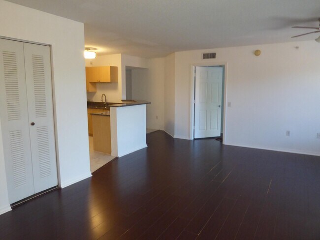 Building Photo - 409 Villa Cir