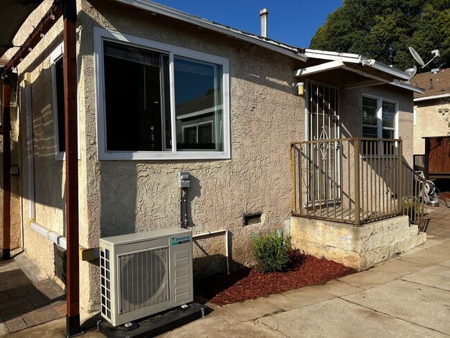 Foto del edificio - 1 Bedroom 1 Bath Remodeled House for Rent ...