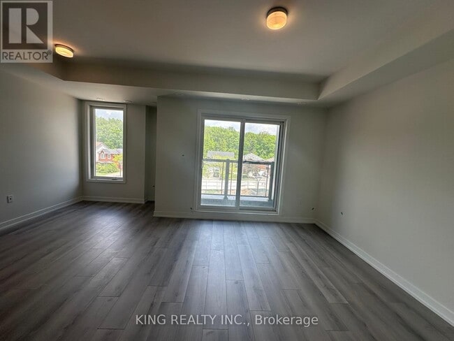 Building Photo - 3566-3566 Colonial Dr
