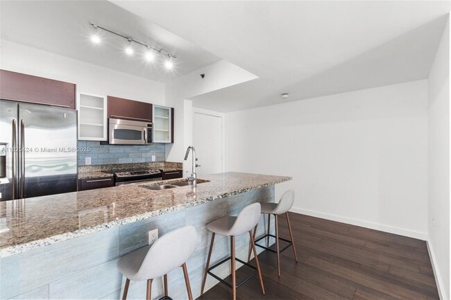 Building Photo - 951 Brickell Ave