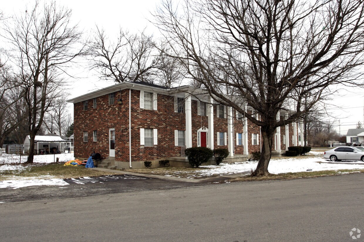 Building Photo - 1704 Sadie Ave
