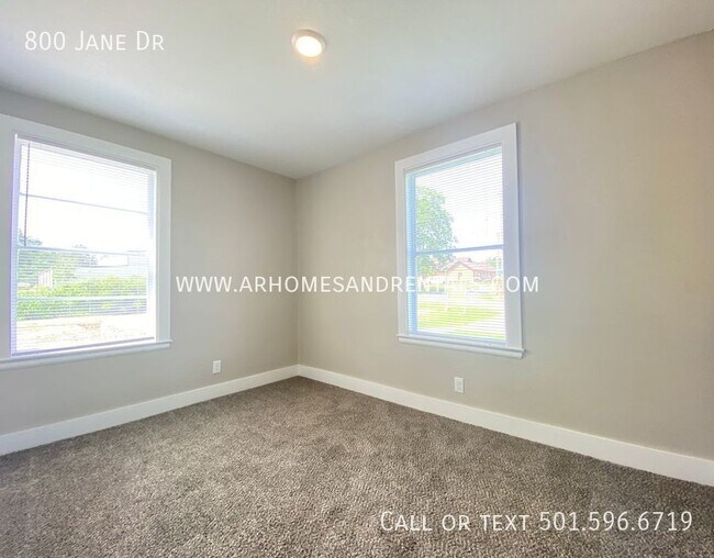 Building Photo - 800 Jane Dr