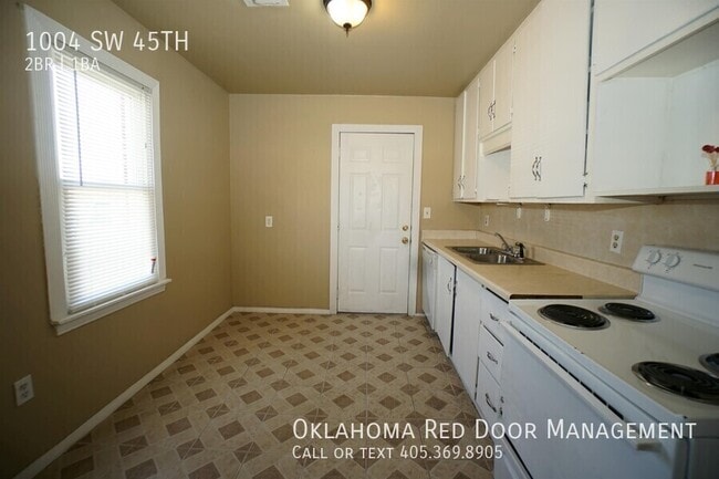 Building Photo - 1004 SW 45TH-