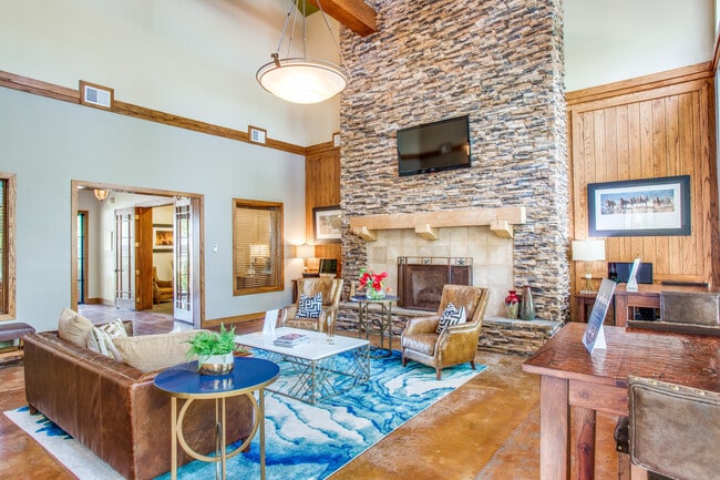 Stylish layout with cozy ambiance - The Lodge at Spring Shadows